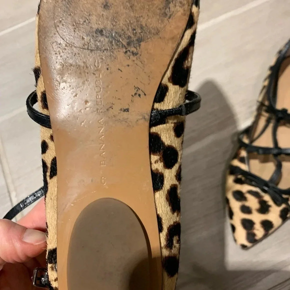 Banana Republic Animal Print Pointy Toe Flats Size 6 - Picture 5 of 5